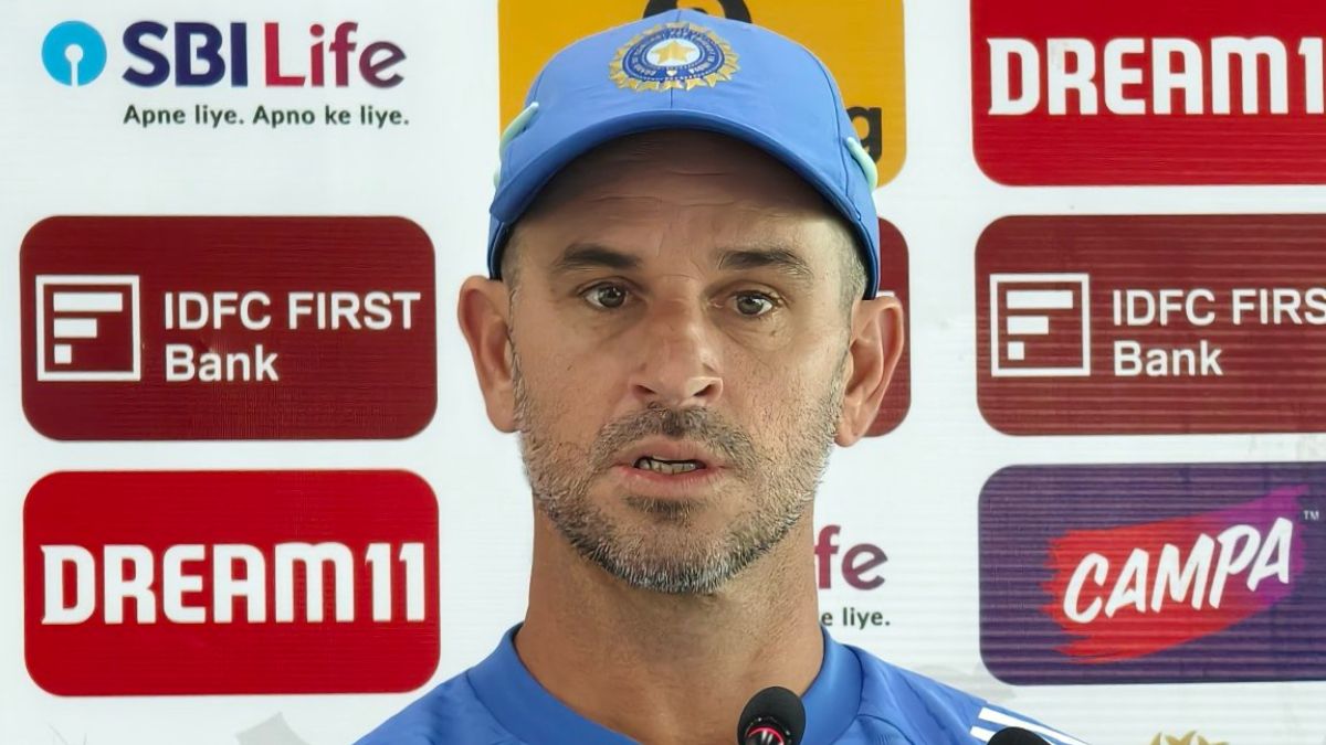 'സർപ്രൈസായി അവനെത്തും'; ദക്ഷിണാഫ്രിക്കക്കെതിരായ ആദ്യ ടെസ്റ്റ് ഇലവനെ കുറിച്ച് സൂചന നൽകി പരിശീലകൻ