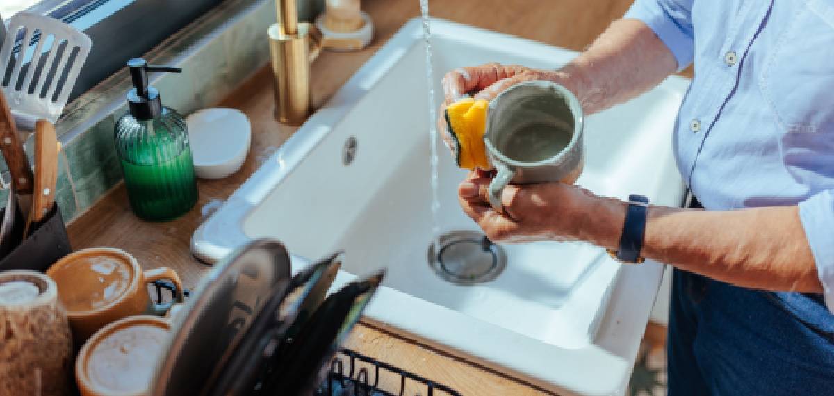 washing dishes after food