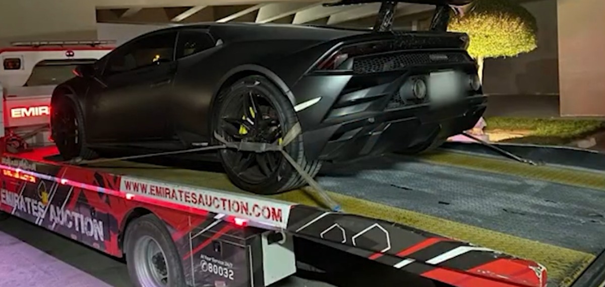 റോഡിൽ തീ പിടിക്കുന്ന രീതിയിൽ സൂപ്പർ കാർ ഓടിച്ചു; വാഹനം പിടിച്ചെടുത്ത് ദുബായ് പൊലീസ്