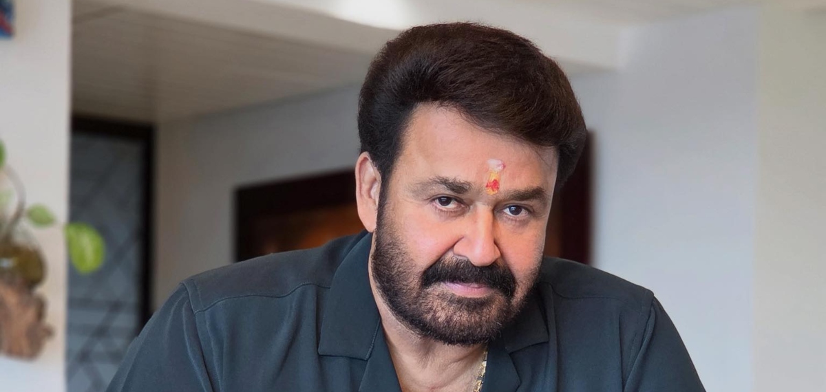 കേരളത്തിലെ തിയേറ്ററുകൾ പൂരപ്പറമ്പാക്കി നിൽക്കുന്ന നിൽപ്പ് കണ്ടില്ലേ… സോഷ്യൽ മീഡിയ കത്തിക്കുന്ന ലാലേട്ടൻ