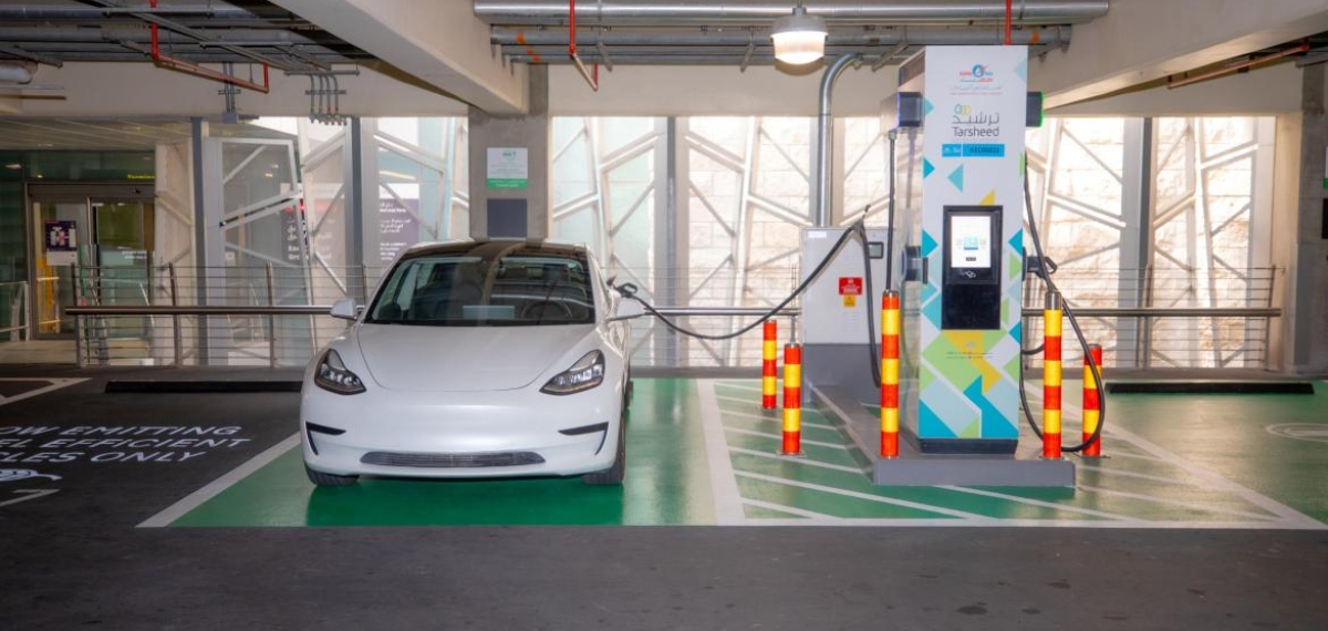 ഹമദ് അന്താരാഷ്ട്ര വിമാനത്താവളത്തില്‍ ആദ്യത്തെ ഇലക്ട്രിക് വാഹന ചാര്‍ജിംഗ് സ്റ്റേഷന്‍ പ്രവര്‍ത്തനം ആരംഭിച്ചു