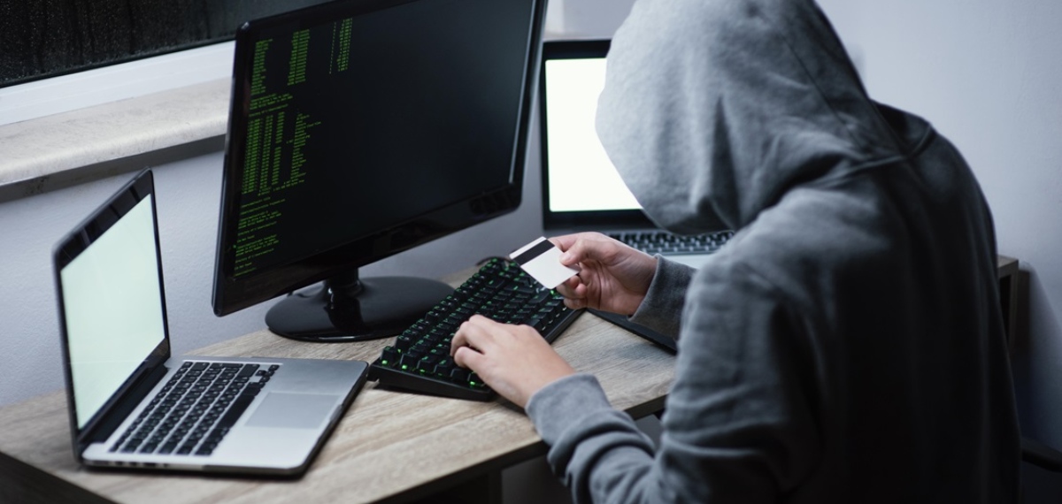 അഞ്ജാത ലിങ്കുകളിൽ ക്ലിക്ക് ചെയ്യരുത്; ഓണ്‍ലൈന്‍ തട്ടിപ്പുകള്‍ക്കെതിരെ വീണ്ടും മുന്നറിയിപ്പുമായി അബുദബി പൊലീസ്