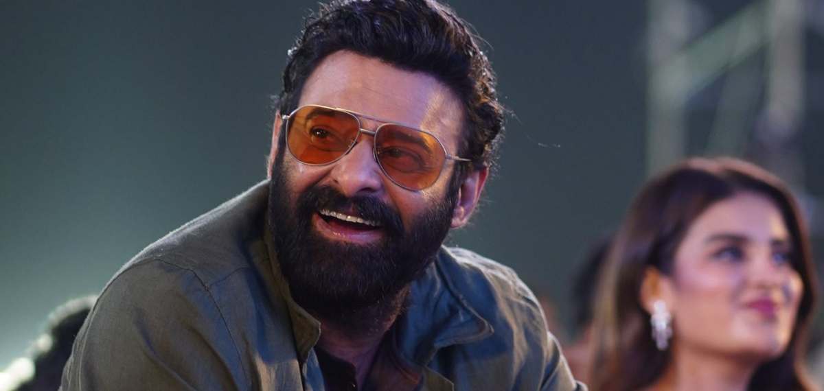 സൂപ്പർതാരങ്ങൾ ആയാൽ ഇങ്ങനെ വേണം! വൈറലായി രാജാസാബ് ഇവന്റിലെ പ്രഭാസിന്റെ വാക്കുകൾ; കയ്യടിച്ച് സോഷ്യൽ മീഡിയ