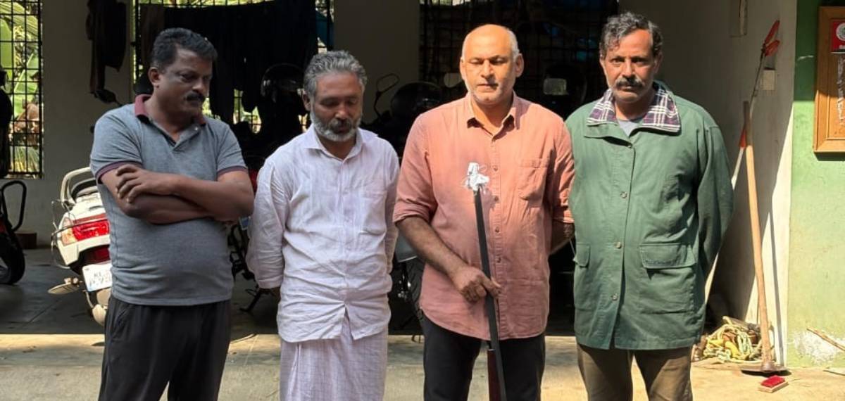 പുൽപ്പള്ളിയിൽ പുള്ളിമാനിനെ വേട്ടയാടിയ കോൺഗ്രസ് നേതാക്കൾ പിടിയിൽ; തോക്കുകളും മാനിന്‍റെ ജഡവും കണ്ടെത്തി