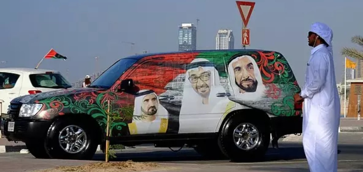 ദേശീയ ദിനാഘോഷങ്ങളുടെ ഭാഗമായി വാഹനങ്ങളില്‍ പതിച്ച സ്റ്റിക്കറുകള്‍ നീക്കം ചെയ്യണമെന്ന് ഷാര്‍ജ പൊലീസ്