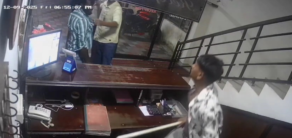 വഴി തടസപ്പെടുത്തി വാഹനങ്ങള്‍ നിര്‍ത്തരുതെന്ന് പറഞ്ഞതിന് മര്‍ദനം; പാലക്കാട് ലോഡ്ജില്‍ യുവാക്കളുടെ ആക്രമണം