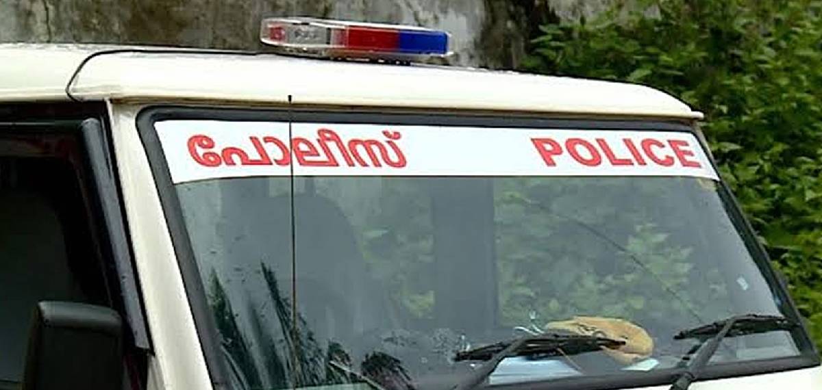പൊലീസിനെ വട്ടം കറക്കി പ്രതി, പിന്നാലെ കുളത്തിലേക്ക് ചാട്ടം; ഒന്നര മണിക്കൂര്‍ അനുനയശ്രമം, ഒടുവിലത് സംഭവിച്ചു
