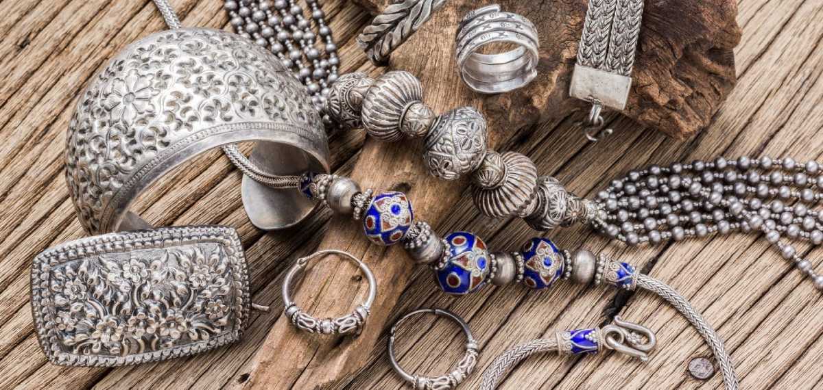 ഇനി സ്വര്ണം മാത്രമല്ല വെള്ളിയും പണയം വയ്ക്കാം; പുതിയ സര്ക്കുലറുമായി ആര്ബിഐ