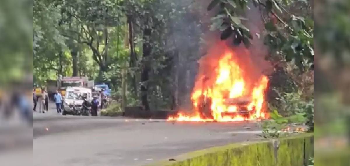 താമരശ്ശേരി ചുരത്തിൽ ഓടിക്കൊണ്ടിരുന്ന കാറിന് തീപിടിച്ചു; അത്ഭുതകരമായി രക്ഷപ്പെട്ട് യാത്രക്കാര്‍