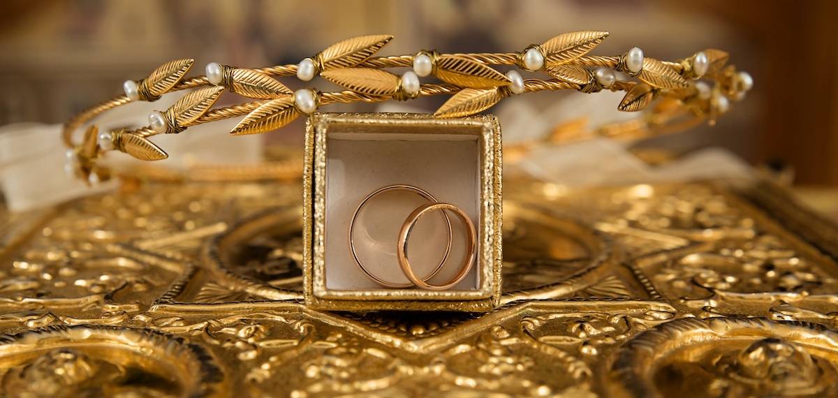 ചൂതുകളിക്കാൻ പണം വേണം; ഇടപാടുകാരുടെ സ്വർണം പണയം വെച്ച് ബാങ്ക് ജീവനക്കാരുടെ 'കളി'