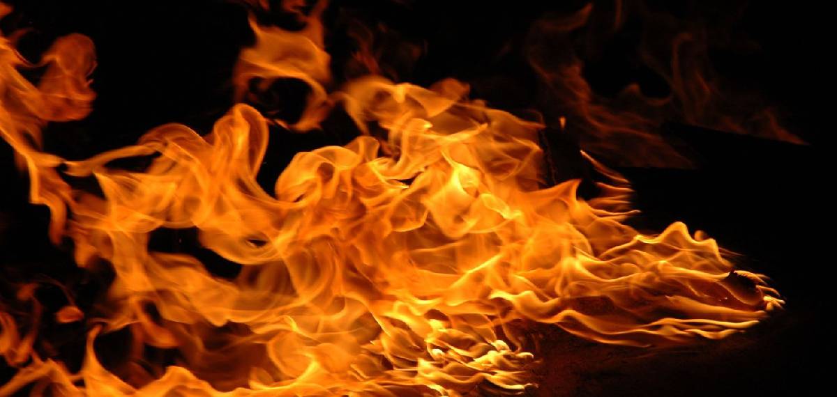 മലപ്പുറം വള്ളുവമ്പ്രത്ത് വെളിച്ചെണ്ണ മില്ലില് വന് തീപിടിത്തം