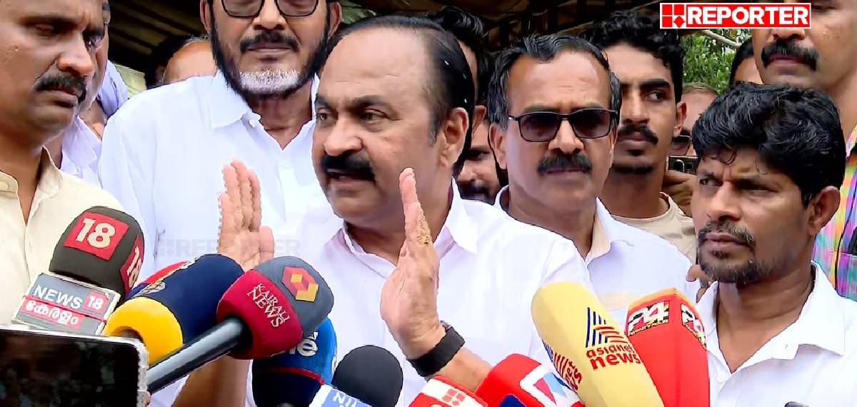 ദേവസ്വം പ്രസിഡന്‍റ് കള്ളൻ; ബോർഡിനെ ചവിട്ടി പുറത്താക്കണം; വകുപ്പ് മന്ത്രി രാജിവെയ്ക്കണം: വി ഡി സതീശൻ
