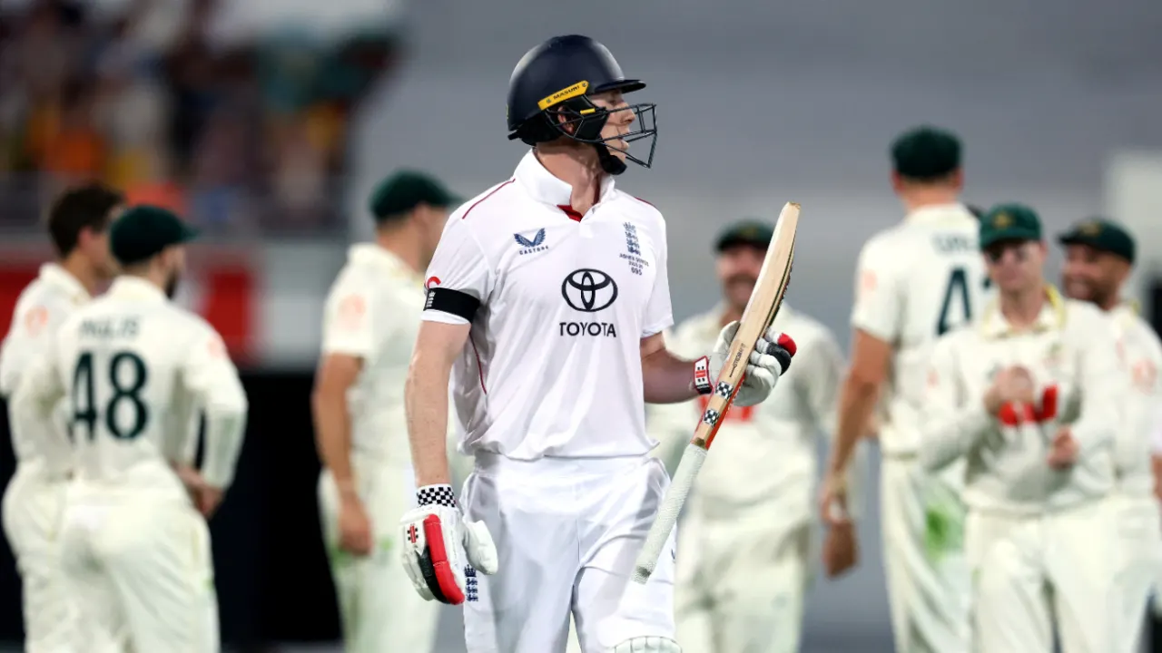 രണ്ടാം ഇന്നിങ്സിലും ഓസീസിനെതിരെ തകർന്ന് ഇംഗ്ലണ്ട്; ആഷസിലെ രണ്ടാം ടെസ്റ്റിൽ തോൽവിയിലേക്ക്