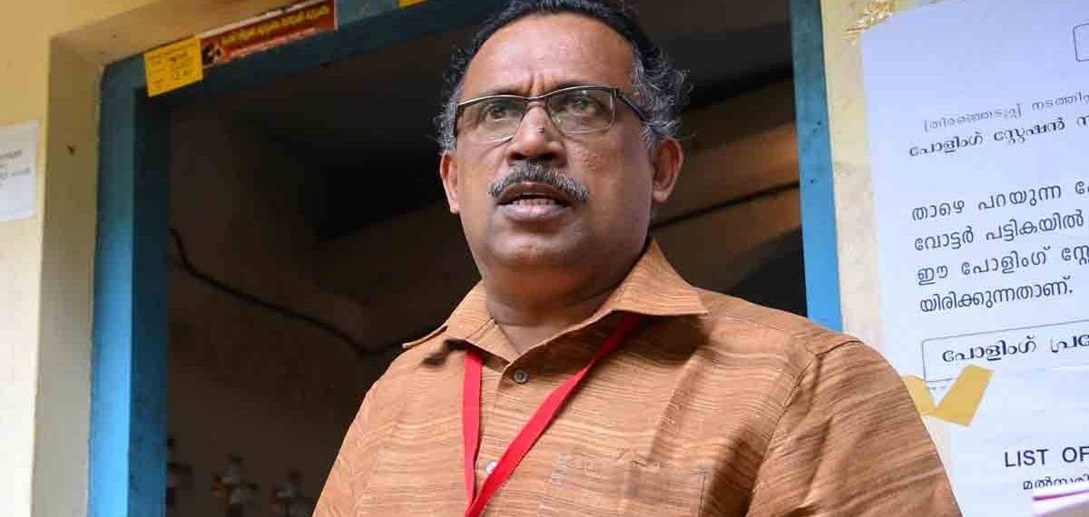 കെ ജെ ഷൈനെതിരായ സൈബര്‍ ആക്രമണം; കെ എം ഷാജഹാന്റെ വീട്ടില്‍ റെയ്ഡ്