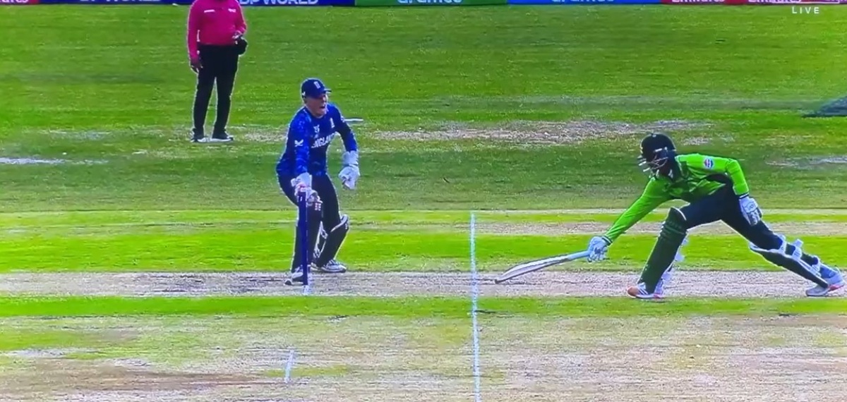 ഇങ്ങനെയും ഔട്ടാകാം..! കീപ്പറിന് മാറികൊടുത്ത് റണ്ണൗട്ടായി പാക് താരം