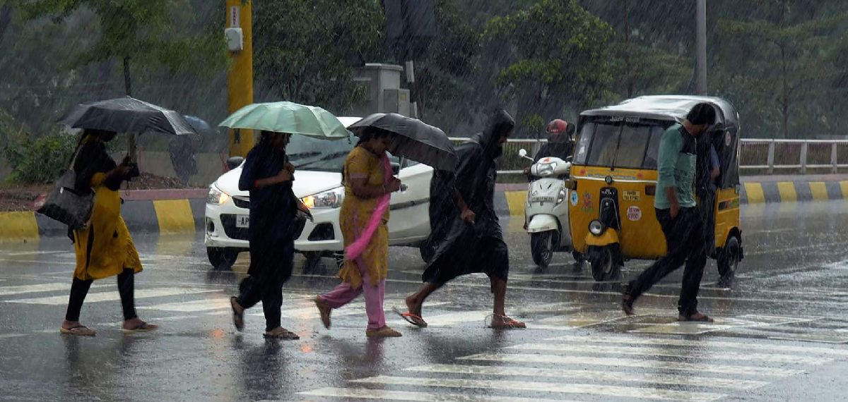 സംസ്ഥാനത്ത് ഒറ്റപ്പെട്ടയിടങ്ങളിൽ ഇന്നും നാളെയും ഇടിയോടുകൂടിയ മഴയ്ക്ക് സാധ്യത