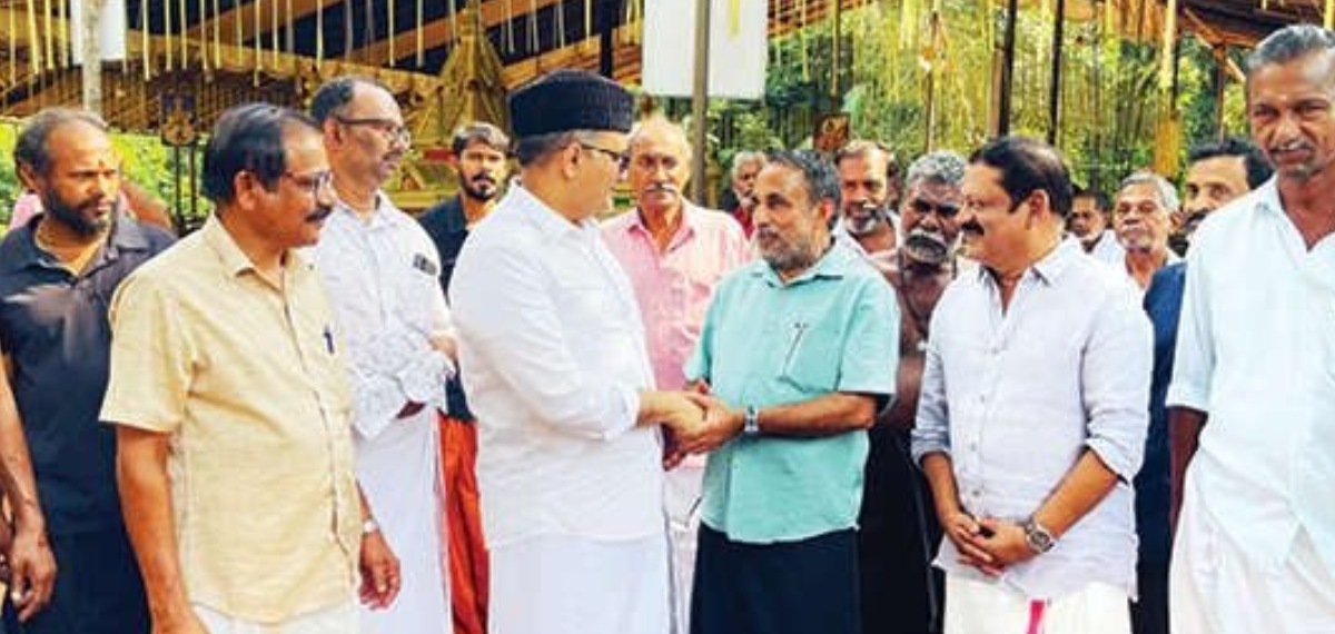 പതിവു തെറ്റിച്ചില്ല; തളി ശിവക്ഷേത്രത്തിലെ അയ്യപ്പന് വിളക്കിന് പാണക്കാട് കുടുംബാംഗമെത്തി