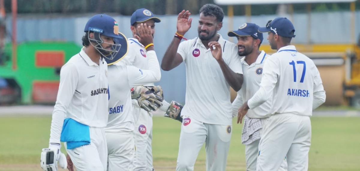 നിധീഷിന് അഞ്ച് വിക്കറ്റ്; രഞ്ജിയിൽ സൗരാഷ്ട്രക്കെതിരെ കേരളത്തിന് മികച്ച ബൗളിങ് തുടക്കം