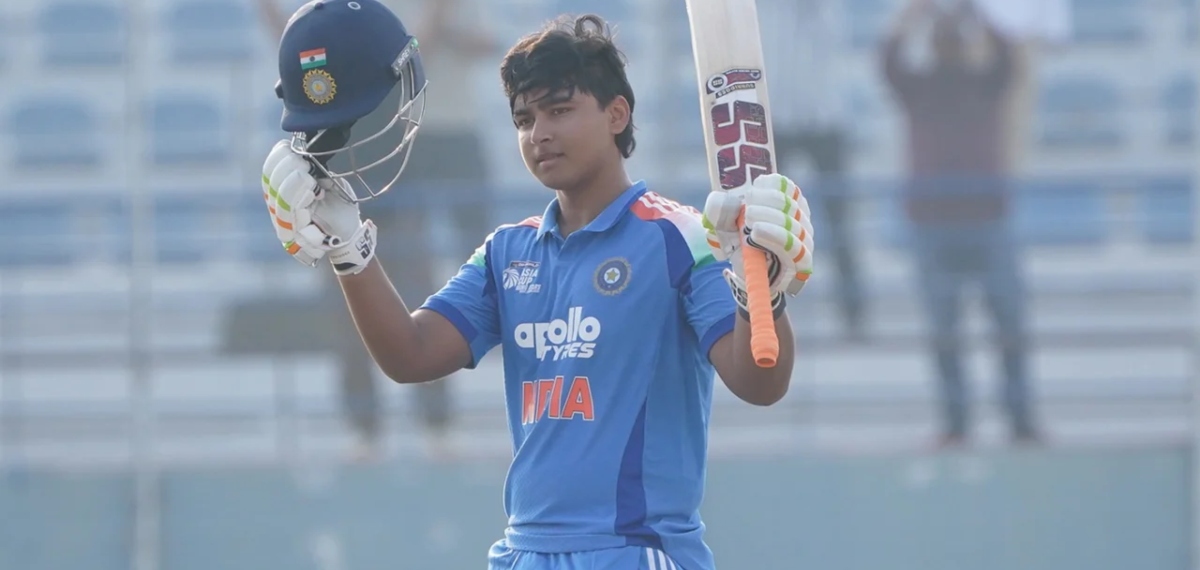 വമ്പൻ നേട്ടത്തിലേക്ക് വൈഭവ്; ലോകത്തിലെ ആദ്യ താരമാകാൻ വേണ്ടത് 299 റണ്‍സ് മാത്രം