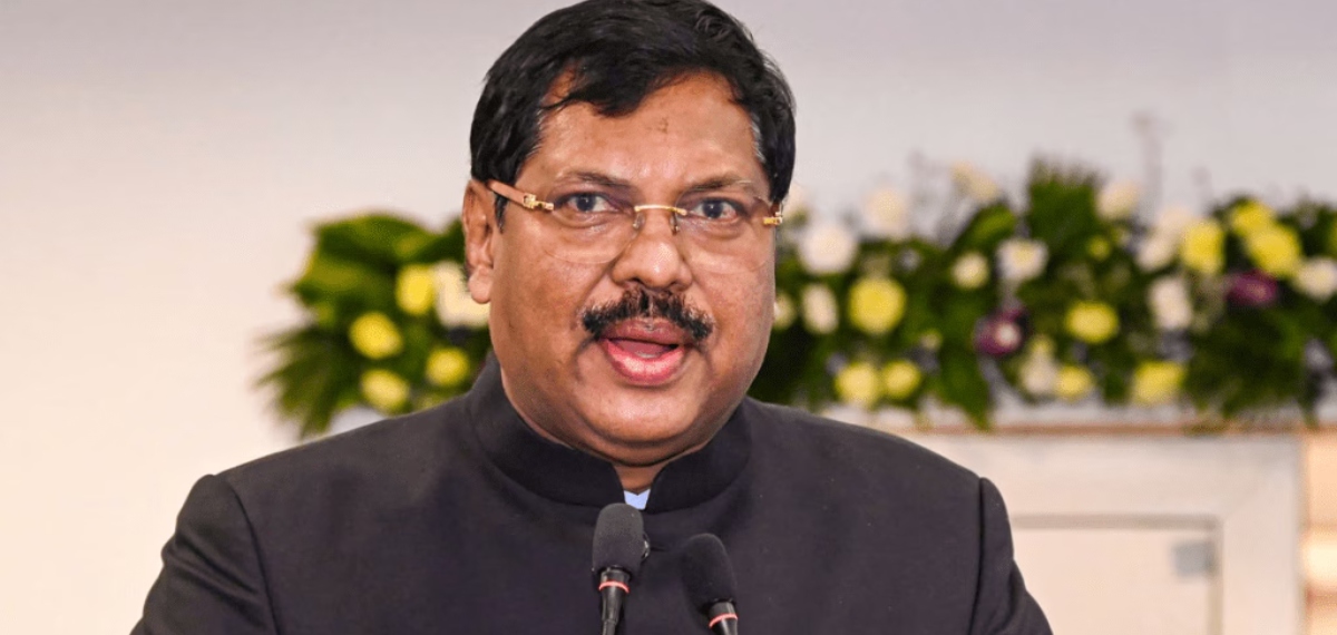 ചീഫ് ജസ്റ്റിസിന് നേരെ ഷൂസെറിയാന്‍ ശ്രമിച്ച സംഭവം; അഭിഭാഷകനെ സസ്പെന്‍ഡ് ചെയ്ത് ബാര്‍ കൗണ്‍സില്‍