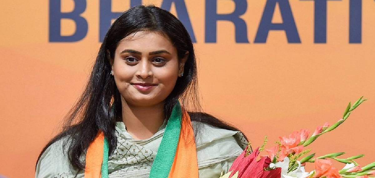 In the 2020 elections, Shreyasi emerged victorious, defeating incumbent RJD MLA Vijay Prakash by a margin of 41,049 votes. 