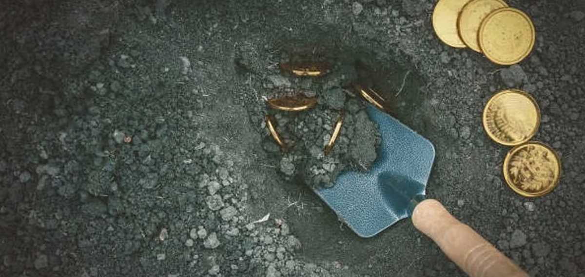 അടിച്ചുമോനേ...പൂന്തോട്ടം കുഴിച്ചപ്പോള്‍ കിട്ടിയത് 7 കോടിയുടെ സ്വര്‍ണം