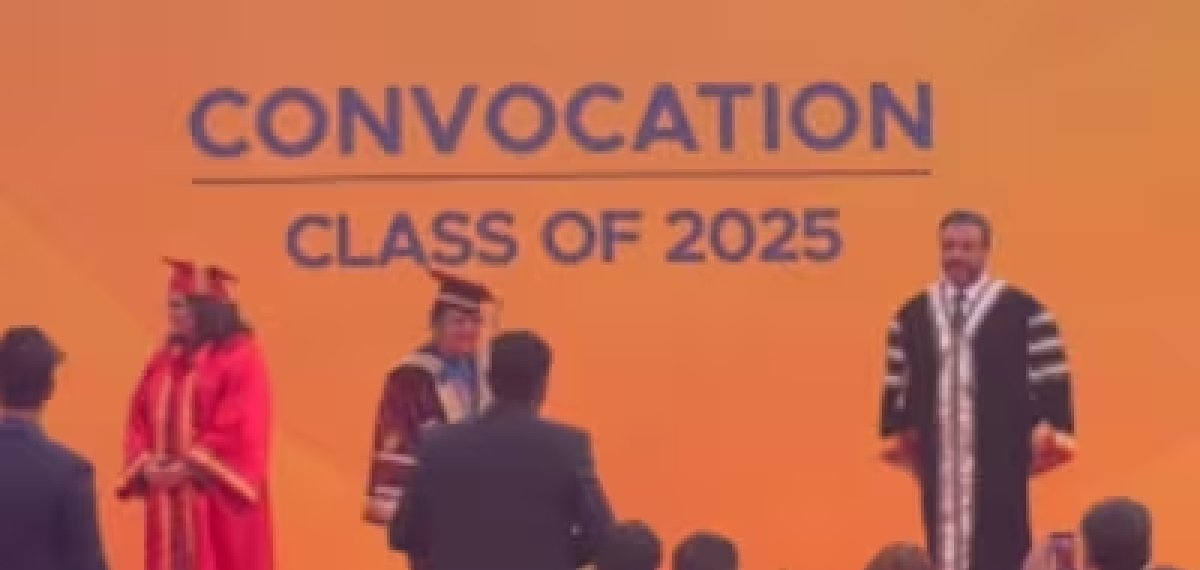 അഭിഷേക് എന്നാണോ പേര്? എങ്കിൽ ഇവിടെ കമോൺ! ഈ കോൺവോക്കേഷൻ നിങ്ങളെ ചിരിപ്പിക്കും!