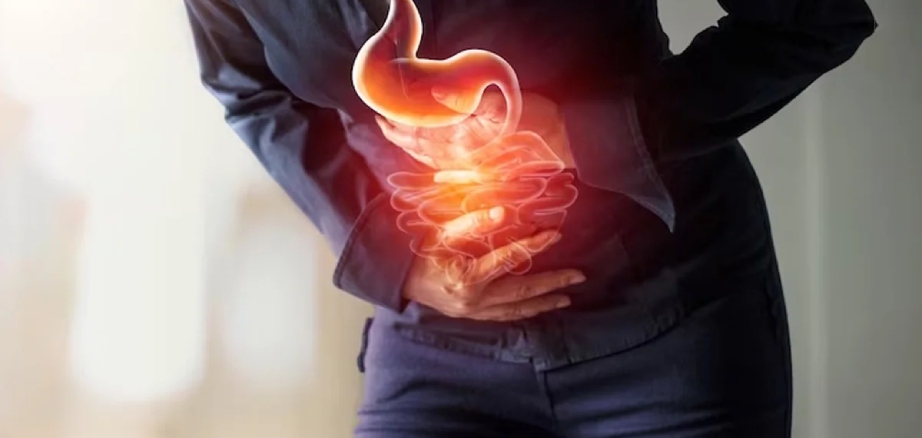 അസിഡിറ്റിയും നെഞ്ചെരിച്ചിലും കൊണ്ട് കഷ്ടപ്പെടുന്നവരാണോ? ചില പൊടിക്കൈകള്‍ അറിഞ്ഞിരിക്കാം