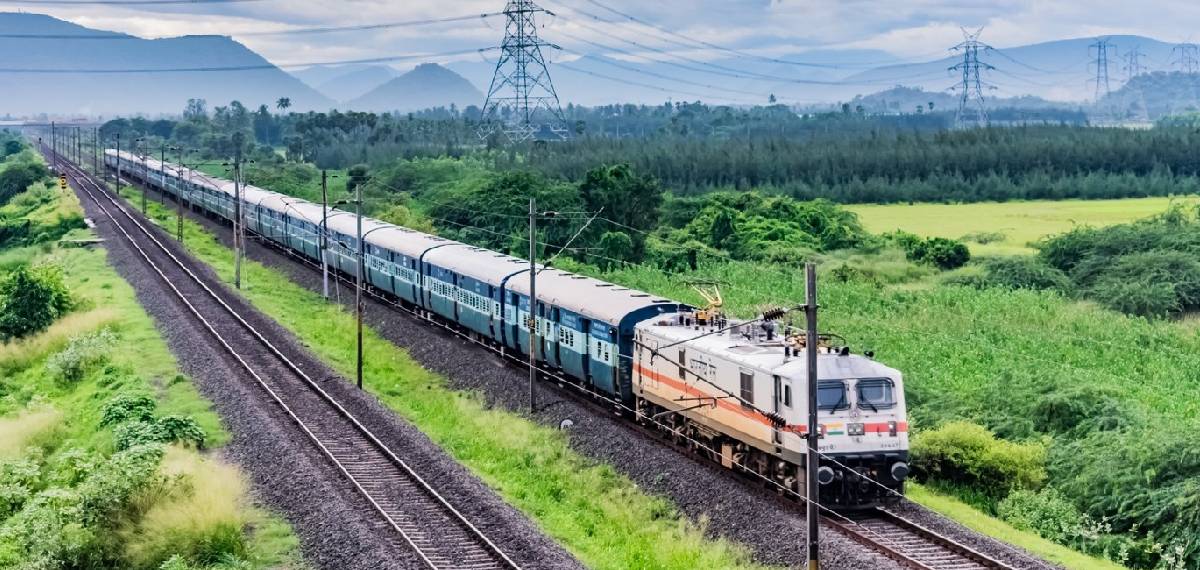 ഇന്ത്യന് റെയില്വെയുടെ രാജാവ് എന്നറിയപ്പെടുന്ന ട്രെയിന് ഏതാണെന്നറിയാമോ?