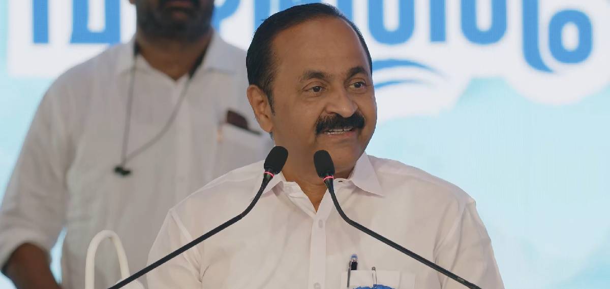 വിഴിഞ്ഞത്തിൻ്റെ ശില്‍പി ഉമ്മൻ ചാണ്ടി: ഉദ്ഘാടന വേദിയില്‍ മുൻ മുഖ്യമന്ത്രിയെ അനുസ്മരിച്ച് വി ഡി സതീശൻ