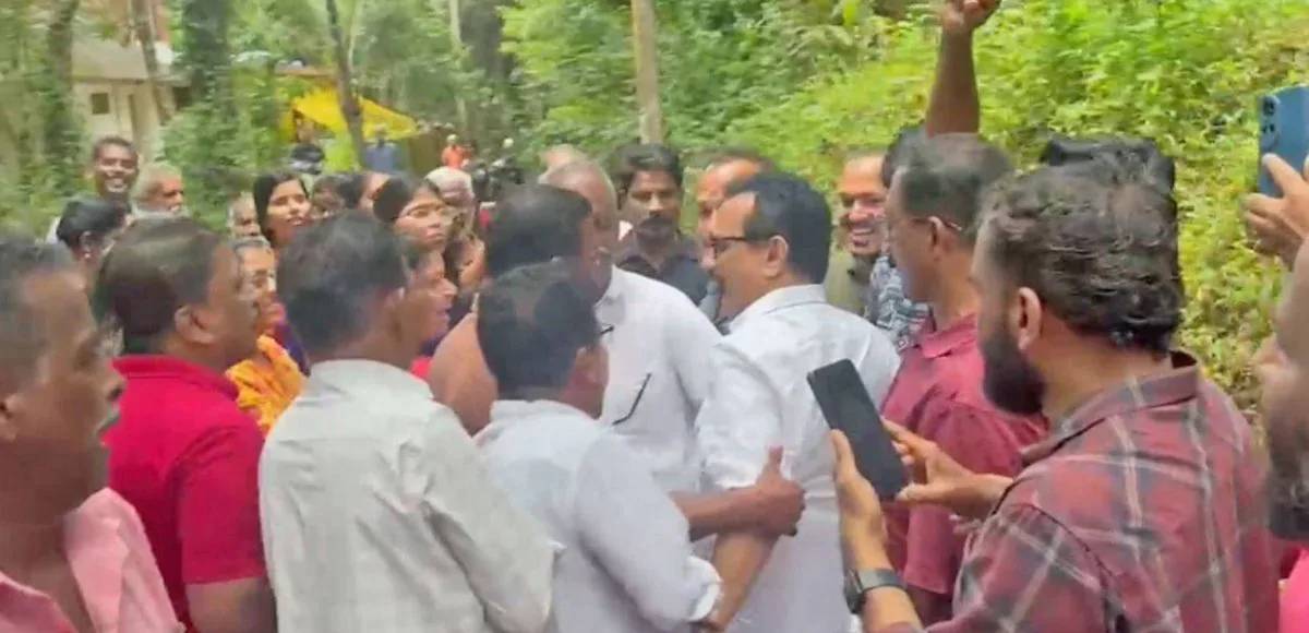 കെ പി മോഹനന്‍ എംഎൽഎയെ കയ്യേറ്റംചെയ്ത സംഭവം; 25 പേർക്കെതിരെ സ്വമേധയാ കേസെടുത്ത് പൊലീസ്