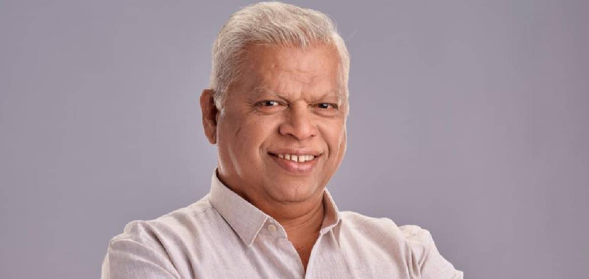 'നാട്ടിലിരുന്ന് വിദേശത്ത് ജോലി ചെയ്യുന്ന മാന്ത്രികനാണ് പി കെ ഫിറോസ്; എം വി ജയരാജന്‍