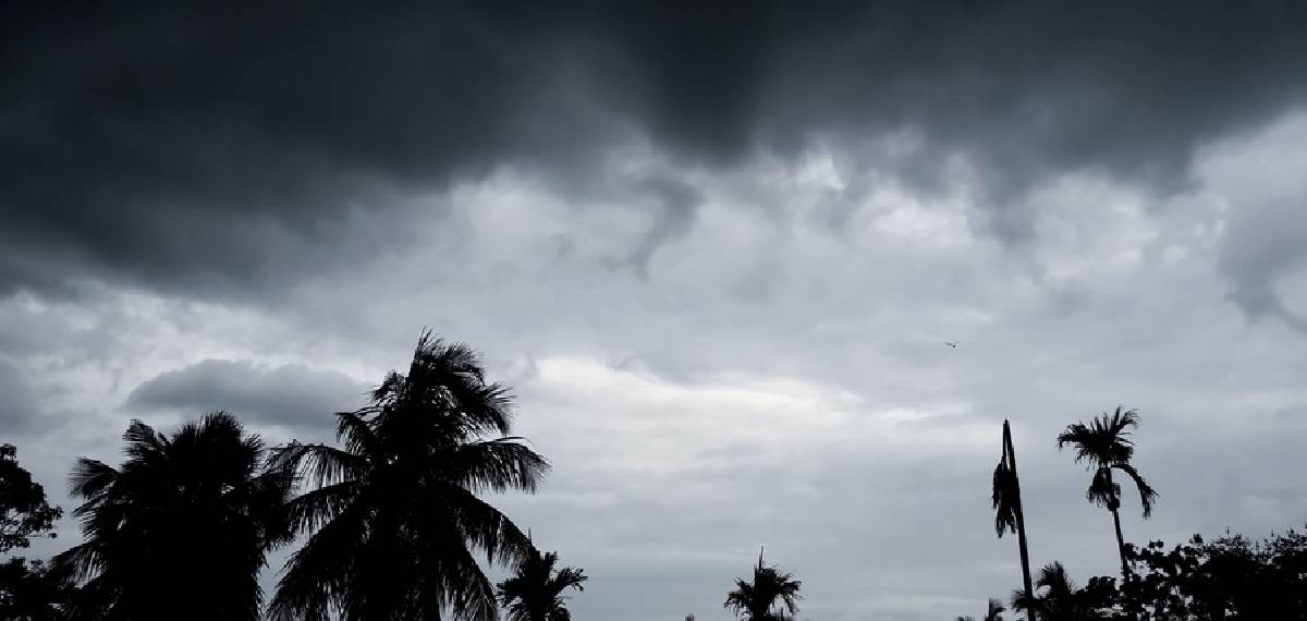 മൊൻ ത ഒഡീഷയിലേക്ക്, കേരളത്തിലും മുന്നറിയിപ്പ്; മഴക്കെടുതിയില് ആന്ധ്രയിൽ നാല് മരണം