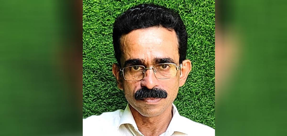 തേങ്ങ പറിക്കാൻ കയറിയതിന് പിന്നാലെ തെങ്ങ് കടപുഴകി വീണ് മധ്യവയസ്കൻ മരിച്ചു