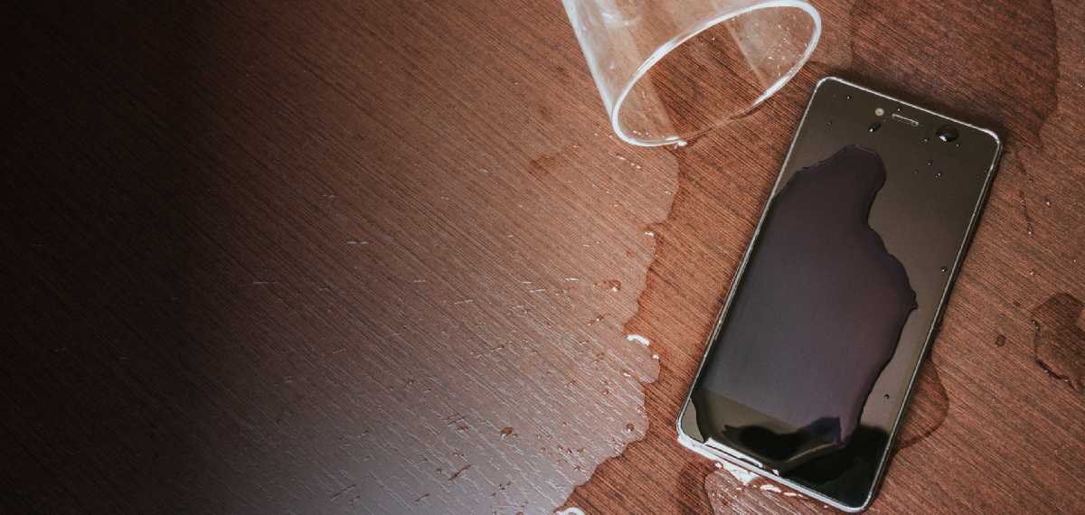 മൊബൈല് ഫോണില് വെള്ളം കയറിയാല് എന്ത് ചെയ്യും; അറിയാം പരിഹാര മാര്ഗങ്ങള്