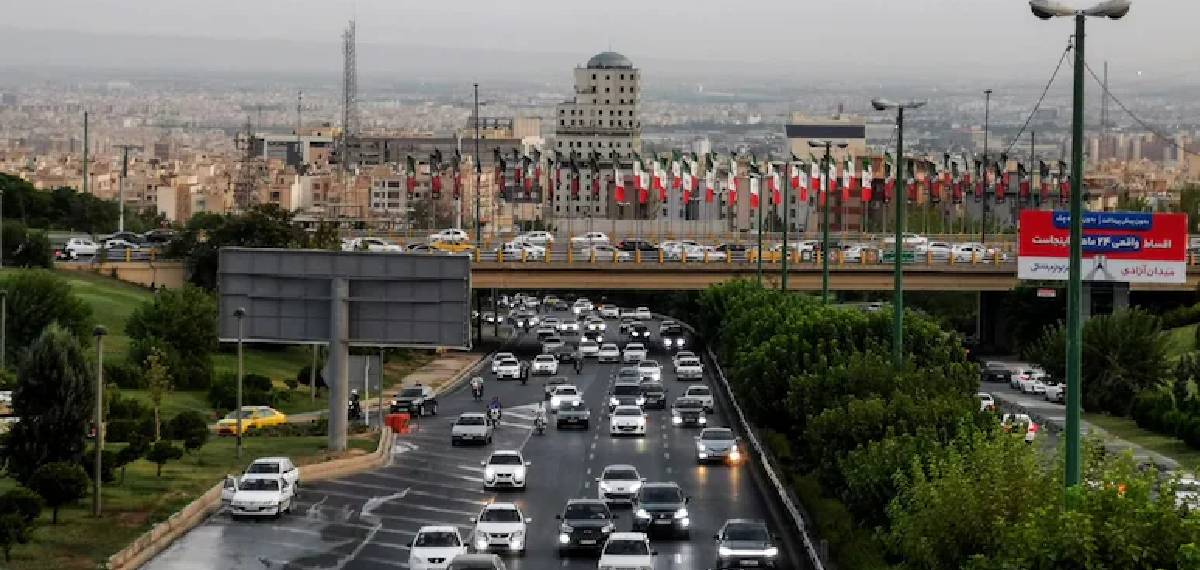 ട്രംപിന്‍റെ മനസ്സിലിരുപ്പ് എന്ത്? വന്‍ ആക്രമണമോ?; എല്ലാ അമേരിക്കക്കാരും ഉടൻ ഇറാൻ വിടണമെന്ന് നിർദേശം