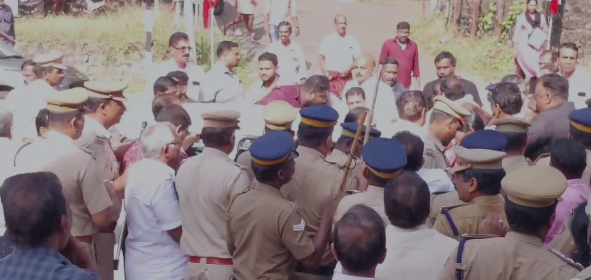 എല്ഡിഎഫ് ഭരണസമിതിക്കെതിരെ അവിശ്വാസ പ്രമേയം: കൗണ്സിലറെ കടത്തികൊണ്ടുപോയി; പ്രതിഷേധവുമായി കോൺഗ്രസ്