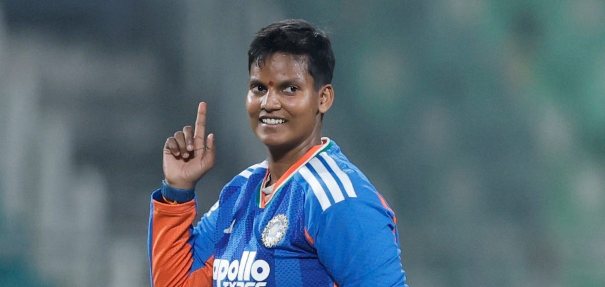 കാര്യവട്ടത്ത് എറിഞ്ഞിട്ടത് ലോകറെക്കോര്ഡ്; ടി20 ക്രിക്കറ്റില് ചരിത്രം കുറിച്ച് ദീപ്തി ശര്മ