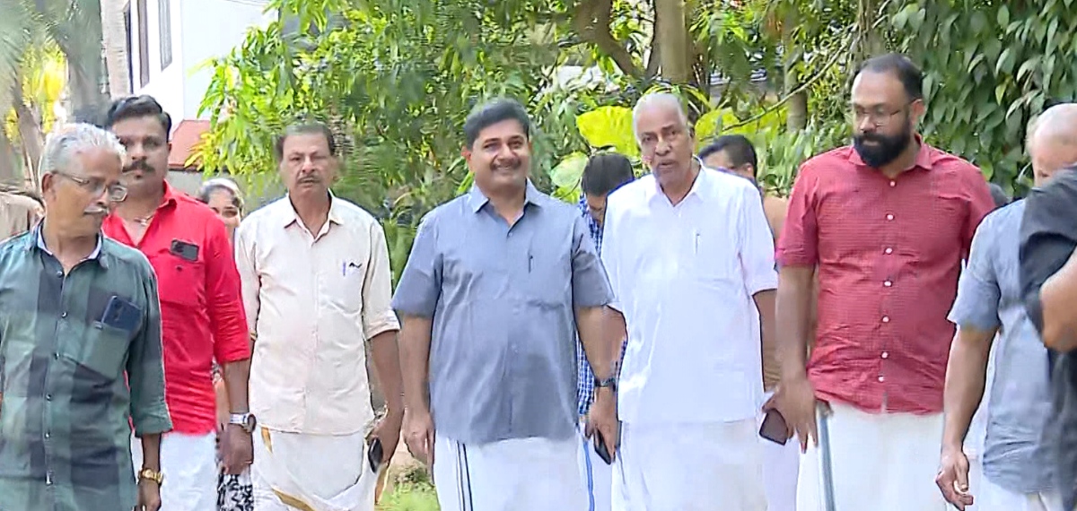 ശബരിമല സ്വര്‍ണക്കൊള്ളയില്‍ പ്രതികളാകുന്നത് കോണ്‍ഗ്രസ് നേതാക്കള്‍: എം സ്വരാജ്