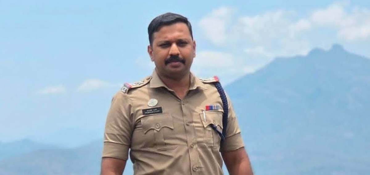 കസ്റ്റഡി മർദ്ദനത്തെ  ന്യായീകരിച്ച് പോസ്റ്റ്; പങ്കുവെച്ചത് വിദ്യാർത്ഥിയെ മർദ്ദിച്ചതിന് സസ്‌പെൻഷൻ നേരിട്ട എസ്ഐ