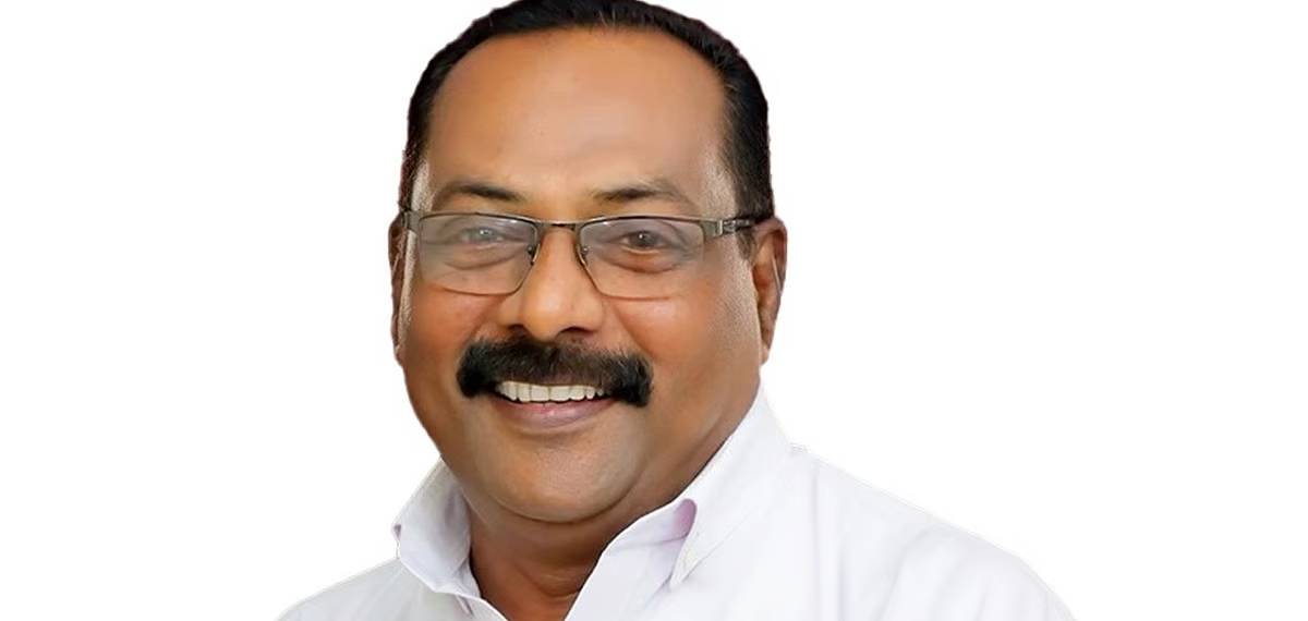 തൃശൂരിൽ സിപിഐഎം വിമത സ്ഥാനാർത്ഥിക്ക് വാഹനാപകടത്തിൽ ഗുരുതര പരിക്ക്