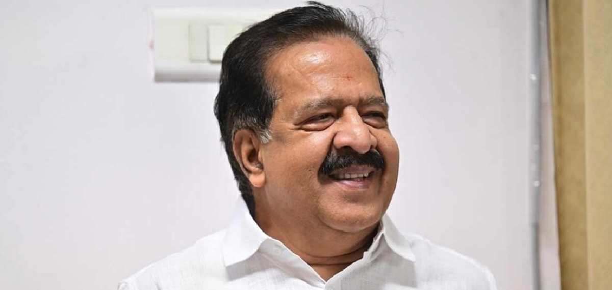 'പാഠപുസ്തകം നേരത്തേ കൊടുക്കുന്നതില്‍ കുഴപ്പമില്ല'; വിമര്‍ശനങ്ങള്‍ക്ക് പിന്നാലെ മലക്കം മറിഞ്ഞ് രമേശ് ചെന്നിത്തല