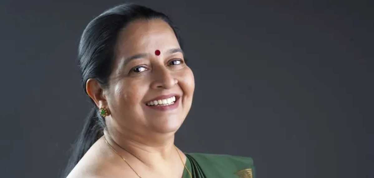 കലൂര്‍ സ്റ്റേഡിയത്തിന്റെ ഗാലറിയില്‍ നിന്ന് വീണുണ്ടായ അപകടം; രണ്ടുകോടി നഷ്ടപരിഹാരം ആവശ്യപ്പെട്ട് ഉമാതോമസ്