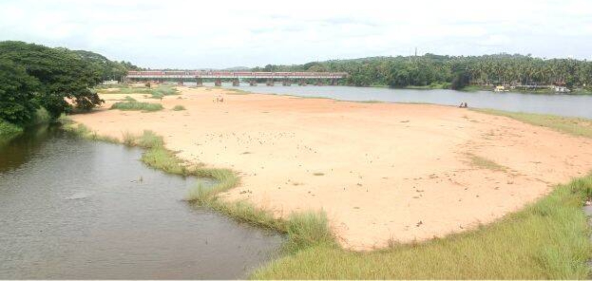 ഭാരതപ്പുഴ ഷൊര്‍ണൂര്‍ തടയണയില്‍ നിന്ന് മാത്രമെടുത്തത് 10,000 എം ക്യൂബ് മണല്‍; സര്‍ക്കാരിന് ലഭിച്ചത് 75 കോടി രൂപ