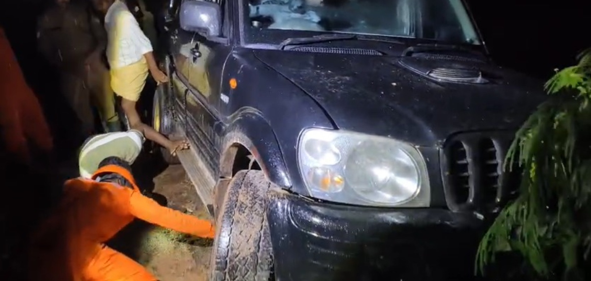 ഗൂഗിള്‍ മാപ്പ് നോക്കി യാത്ര; യുവാക്കള്‍ സഞ്ചരിച്ച വാഹനം കനാലിലേക്ക് ചരിഞ്ഞു