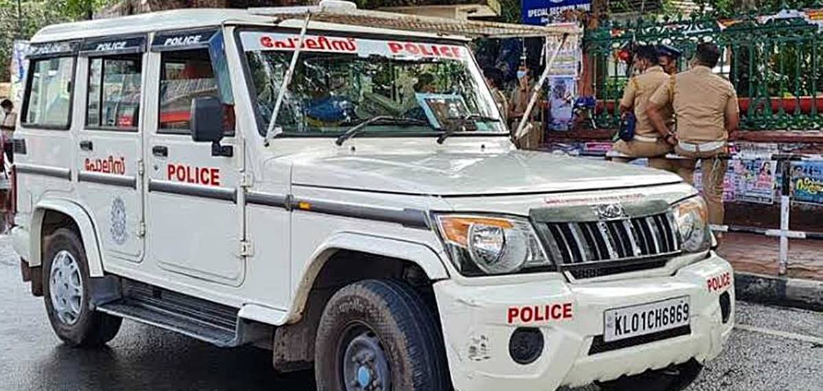 ലാപ് ടോപ് ബാഗിലെന്താണ് ഉണ്ടാവേണ്ടത്, ലാപ് ടോപ്; എന്നാല് ആലപ്പുഴയില് പിടികൂടിയത് കഞ്ചാവ്