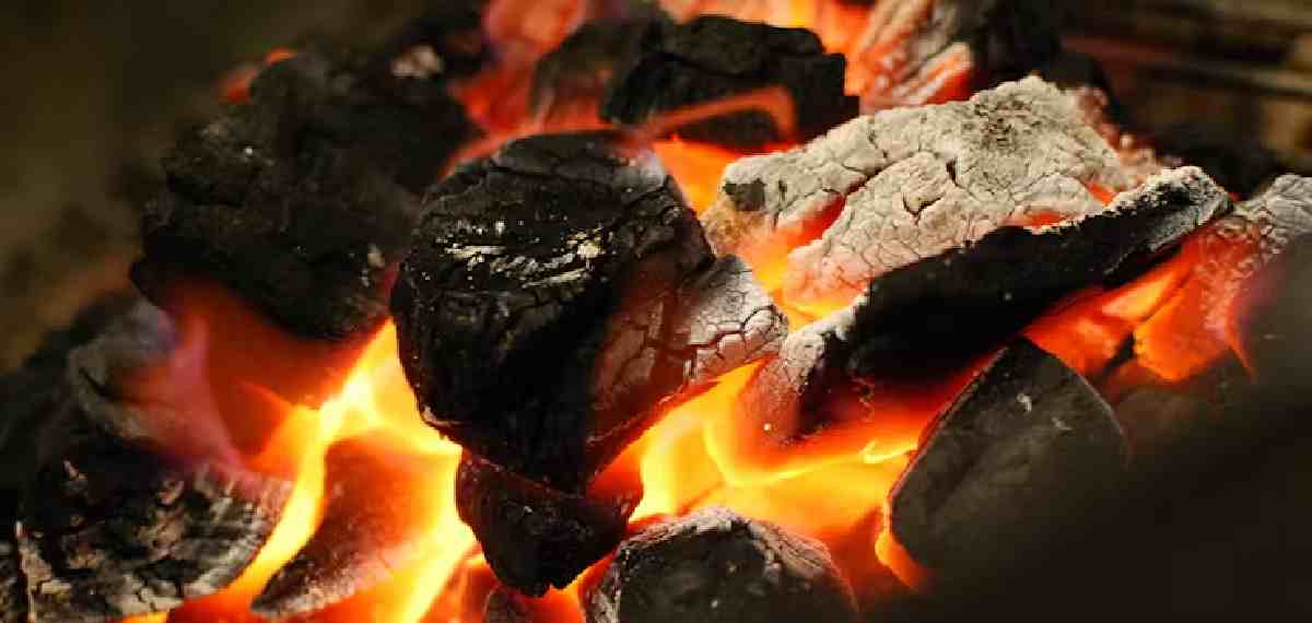 തണുപ്പിൽ നിന്ന് രക്ഷനേടാൻ മുറിയിൽ മരക്കരി കത്തിച്ചു; കർണാടക ബലഗാവിയിൽ മൂന്ന് യുവാക്കൾ ശ്വാസംമുട്ടി മരിച്ചു