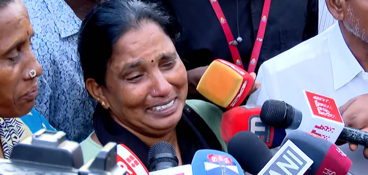 ആളുകള്‍ ചവിട്ടിക്കൊന്നു എന്റെ മക്കളെ; മരിച്ചവരിൽ പ്രതിശ്രുത വരനും വധുവും പിഞ്ചുകുഞ്ഞുങ്ങളും; ഉള്ളുലഞ്ഞ് തമിഴകം