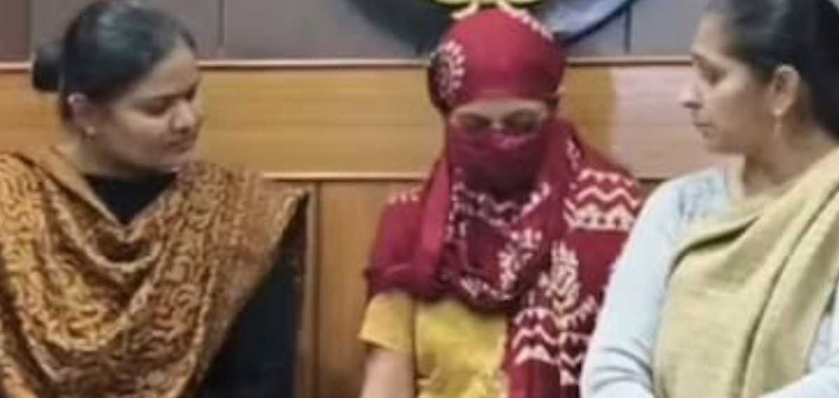 'എന്നെക്കാൾ കാണാൻ ആരും സുന്ദരിയാകണ്ട'! മൂന്ന് പെൺകുട്ടികളെയും സ്വന്തം മകനെയും കൊലപ്പെടുത്തി യുവതി