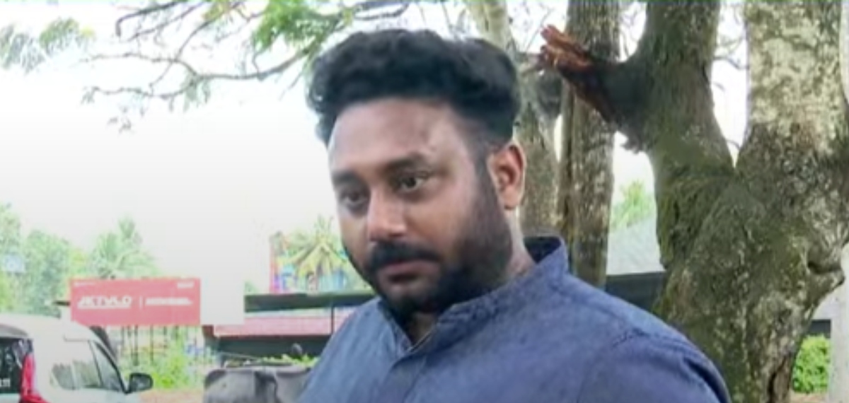 'എന്നെ ഒന്ന് സഹായിക്കണം'; എസ്എഫ്ഐ നേതാവിനെ മർദ്ദിച്ചെന്ന പരാതിയിൽ ഒത്തുതീർപ്പ് ശ്രമവുമായി സിഐ